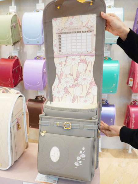 フロルの内側は花柄デザイン