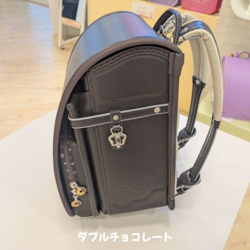 ミスドランドセル　ダブルチョコレートの側面デザイン