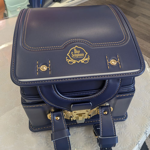 カザマのブルーシンフォニーランドセル　ゴールドの金具