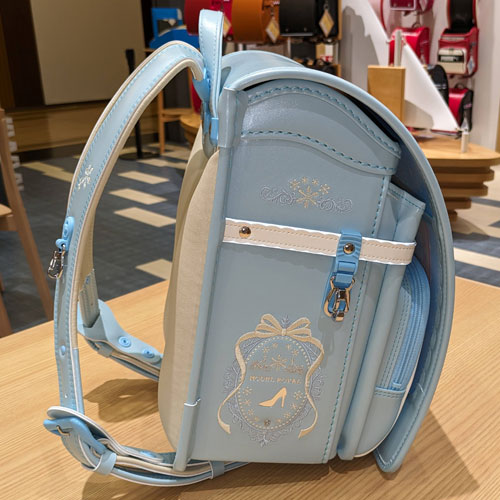 モデルロイヤルクリスタルの刺しゅう柄