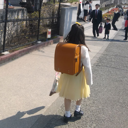 1年生だった時の娘とランドセル