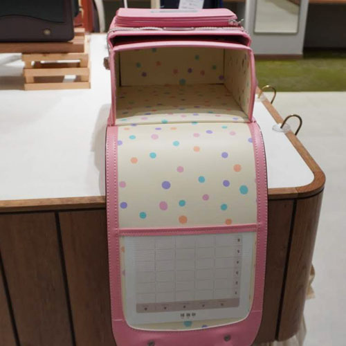 山本鞄のマカロン　かぶせ裏のデザイン