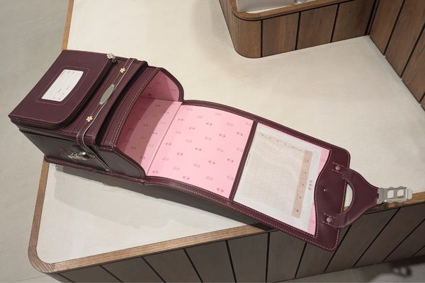 鞄工房山本のラフィーネ