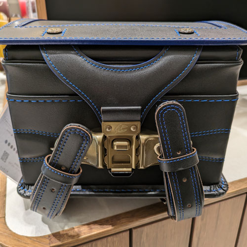 レイブラックの金具