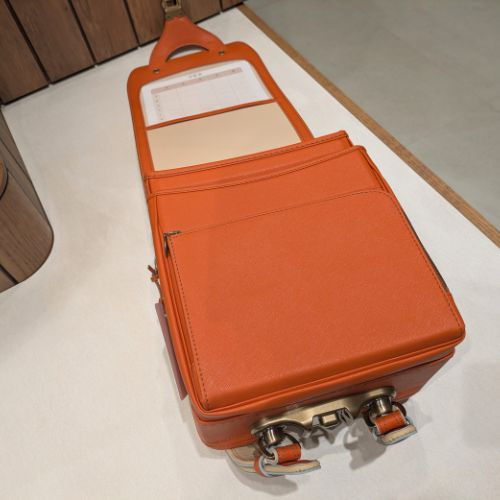 鞄工房山本のユニの内装